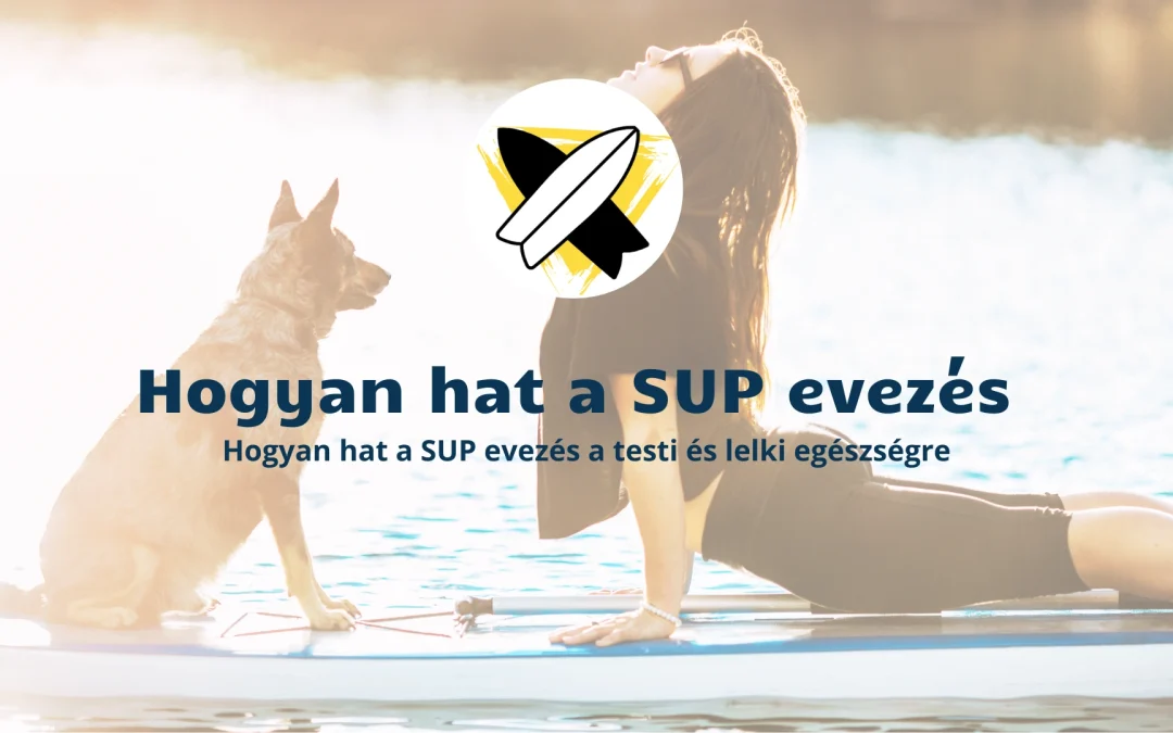 Egy nő kecsesen jógázik egy evezős deszkán a kutyájával mellette a nyugodt tavon. Magyarul a "Hogyan hat a SUP evezés" és a "Hogyan hat a SUP evezés a testi és leki egészségre" felirat olvasható, a SUP evezés felemelő erejét szimbolizáló rakétagrafikával kísérve.