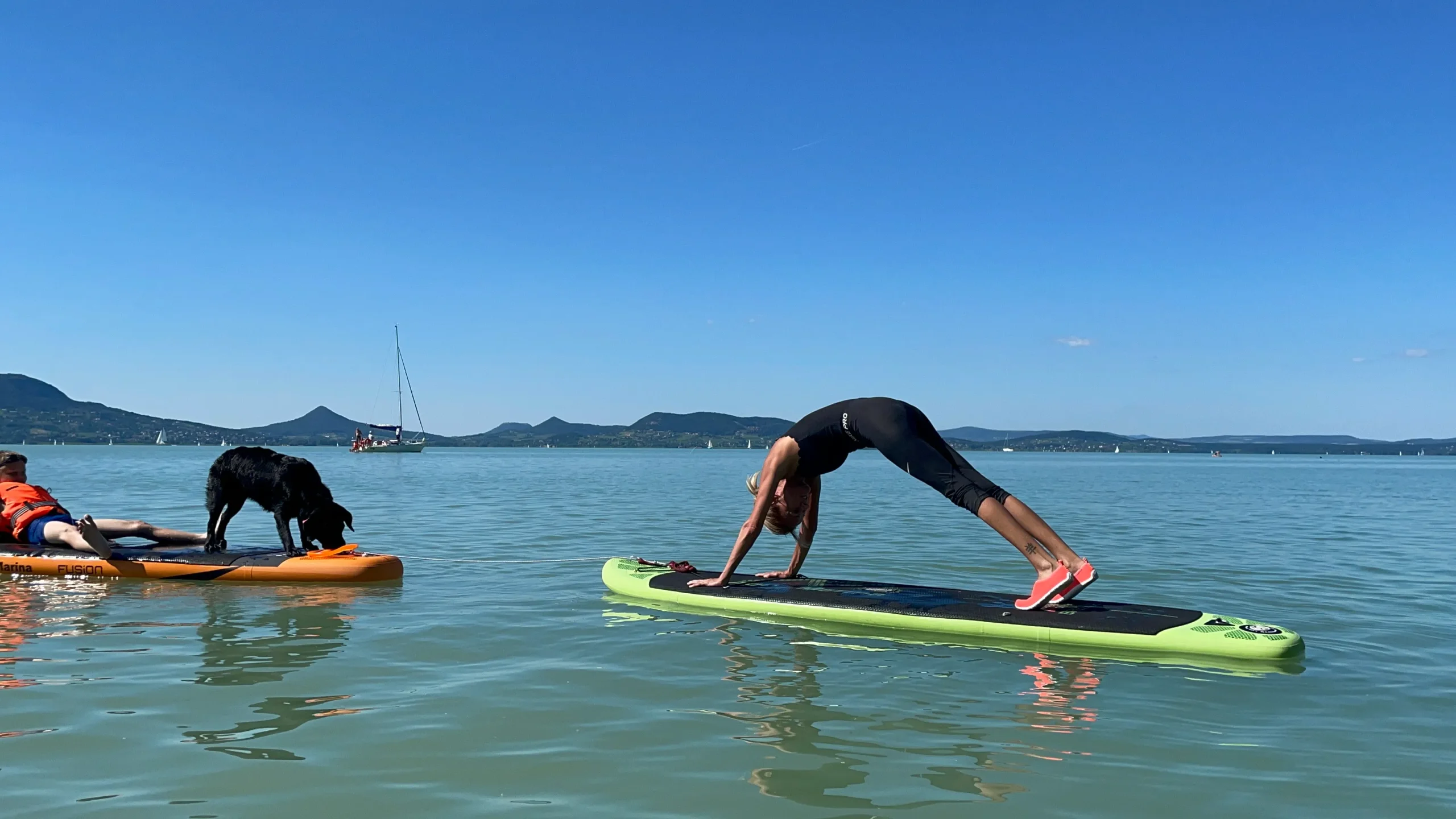 SUP pilates a nyílt vízen Csopaknál
