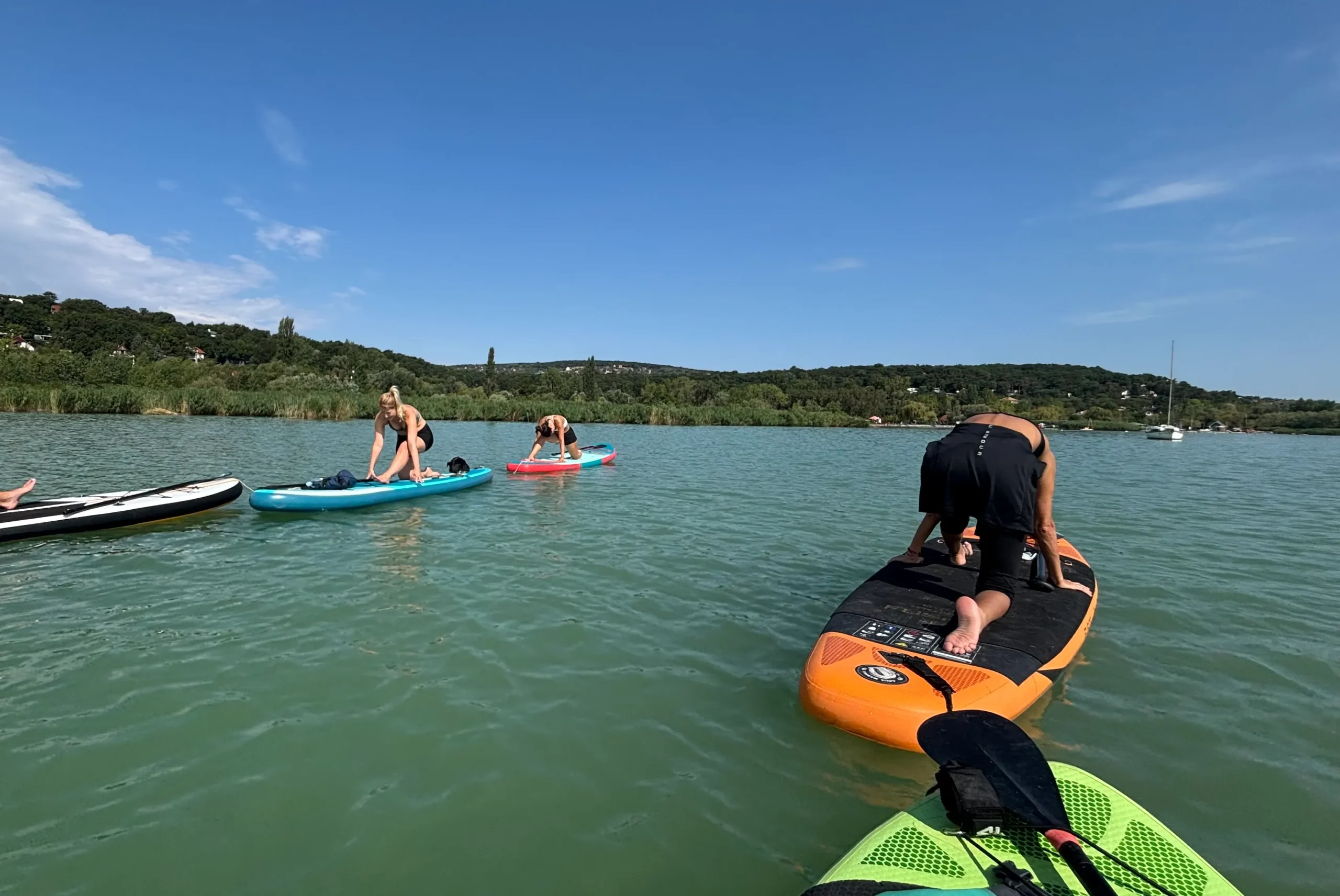 SUP pilates óra a Balatonon, Csopaknál