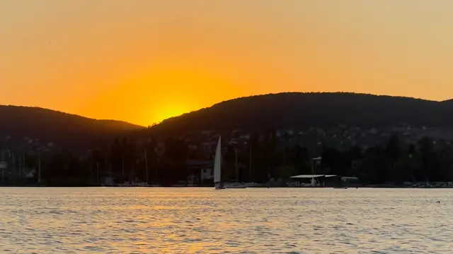 Sonnenuntergangs-SUP auf dem Balaton